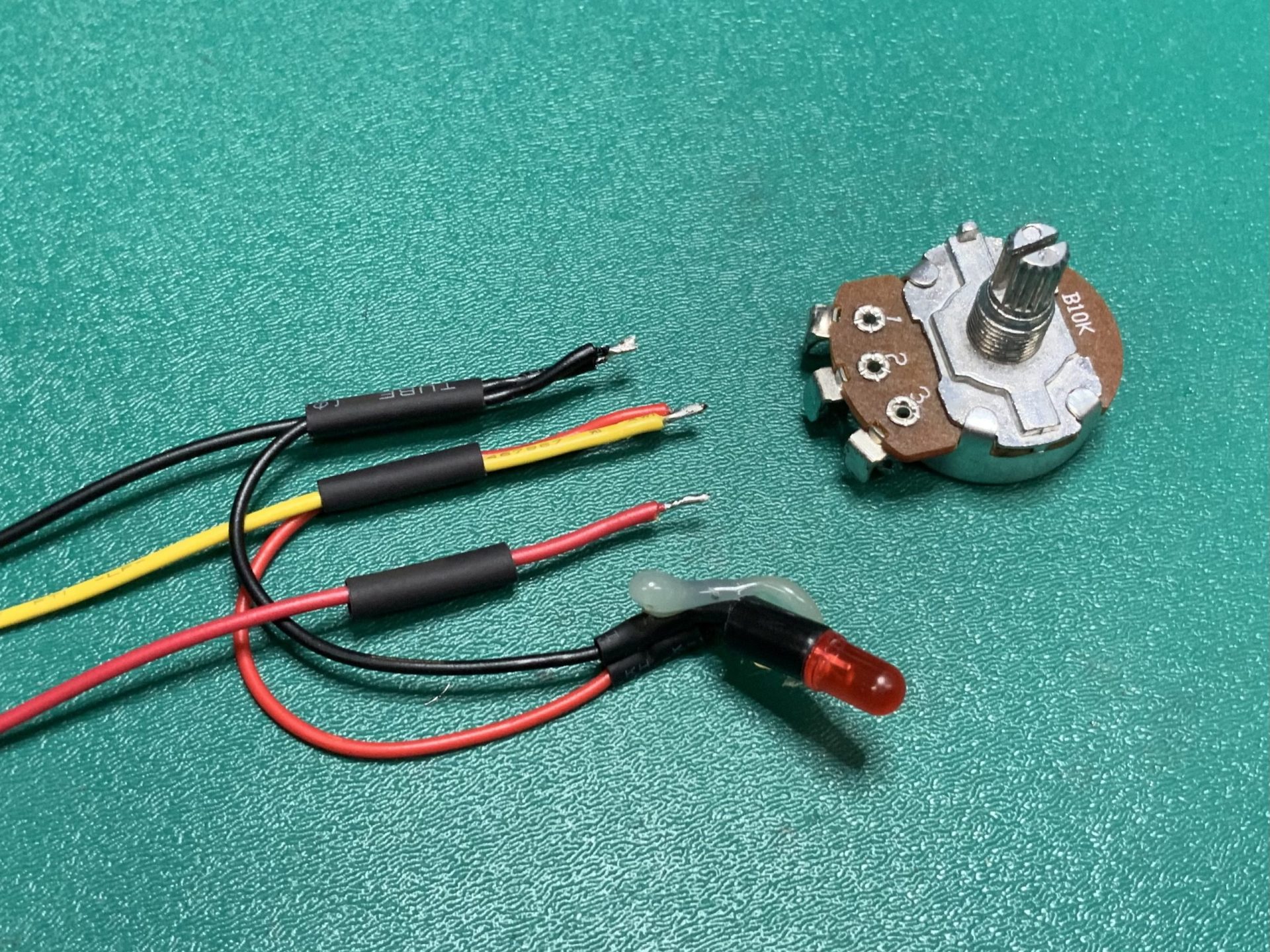 Replacing the Potentiometer on F2000 Darkly Labs