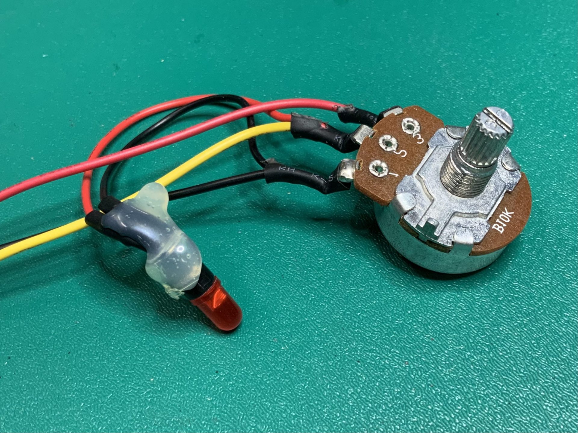 Replacing the Potentiometer on F2000 Darkly Labs